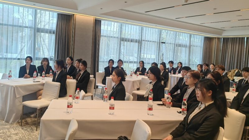 亲子游与普通旅游相比，需求更为独特。家长在选择旅行社时，应关注以下几个方面：